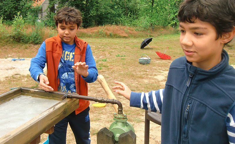 Matschpumpe Abenteuerland Kinderspielplatz